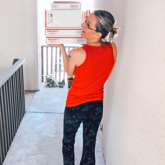 Like to bookmark our closet! - Picture 5 of 16